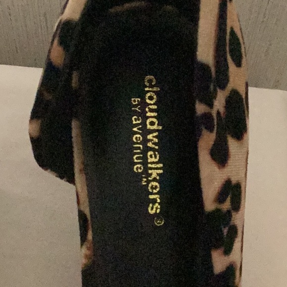 Barely used, very comfortable shoe. - Picture 6 of 7